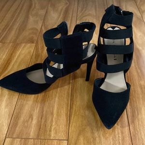 Dressy black women’s pump shoes